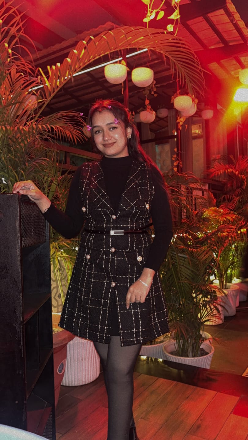 Customer photo review of Rader Set of Top and Woolen Tweed Dress in Black