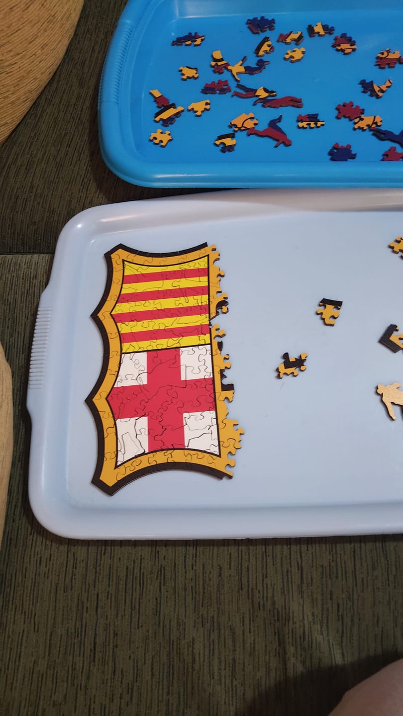 Customer photo review of FC Barcelona® Logo - Puzzle de Madera