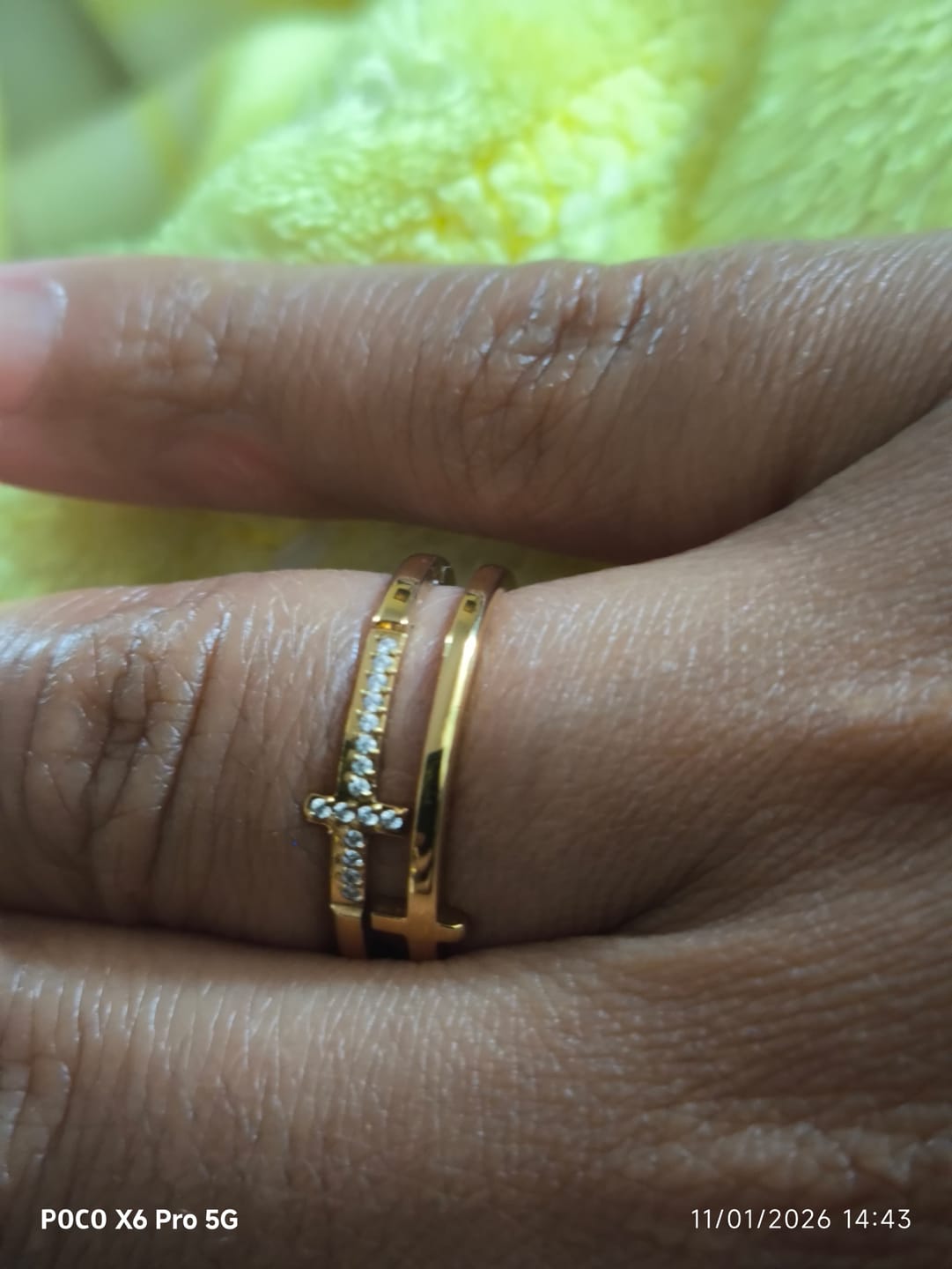 Customer photo review of Anel Cruz Banhado em Ouro 18k