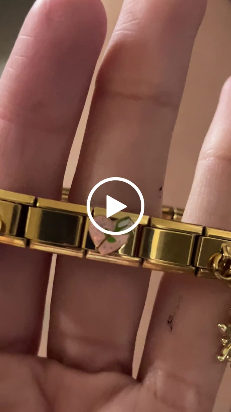 Customer video review of Charm Corazón rosa