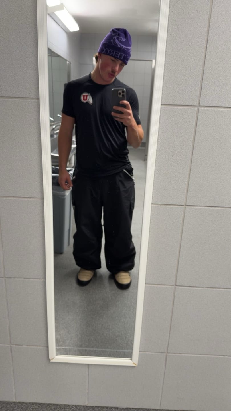 Customer photo review of Men's Black Baggy Wear-resistant Waterproof Snow Pants