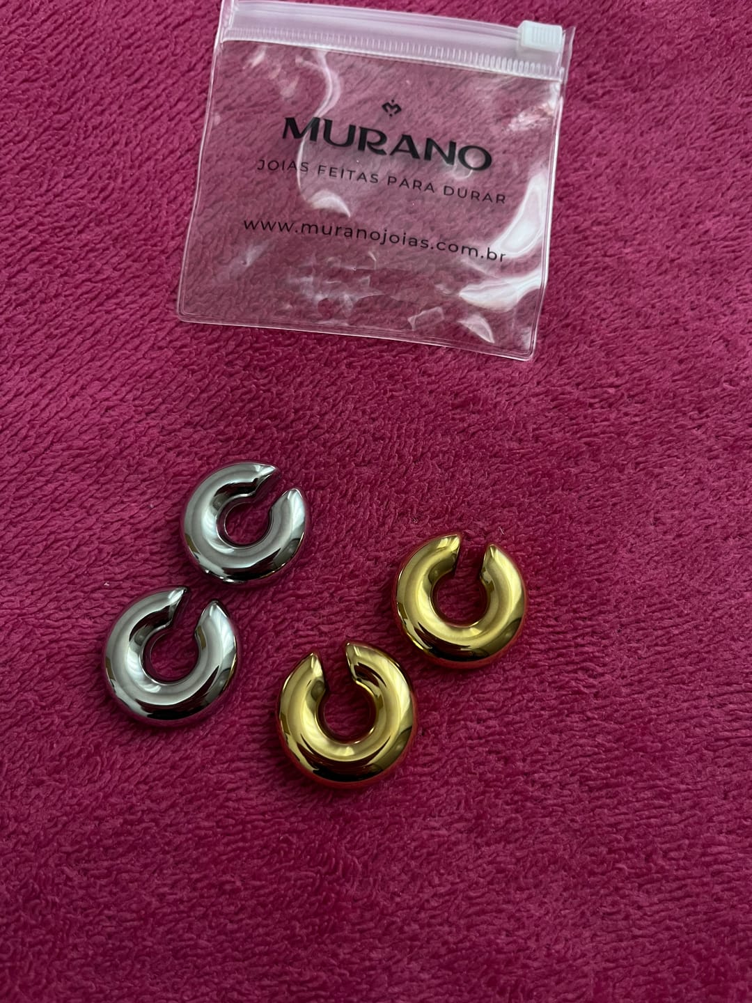 Customer photo review of Ear Cuff Lola Chunky Banhado em Ouro 18K