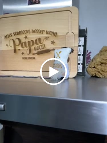 Customer video review of Alles schmeckt besser wenn ... Schneidebrett