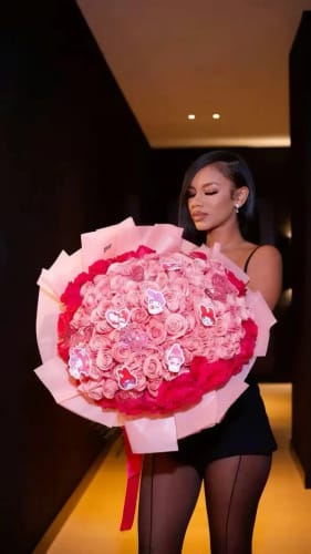 Customer photo review of 💕Glittering Everlasting Rose Bouquet – Gift for Valentine's Day