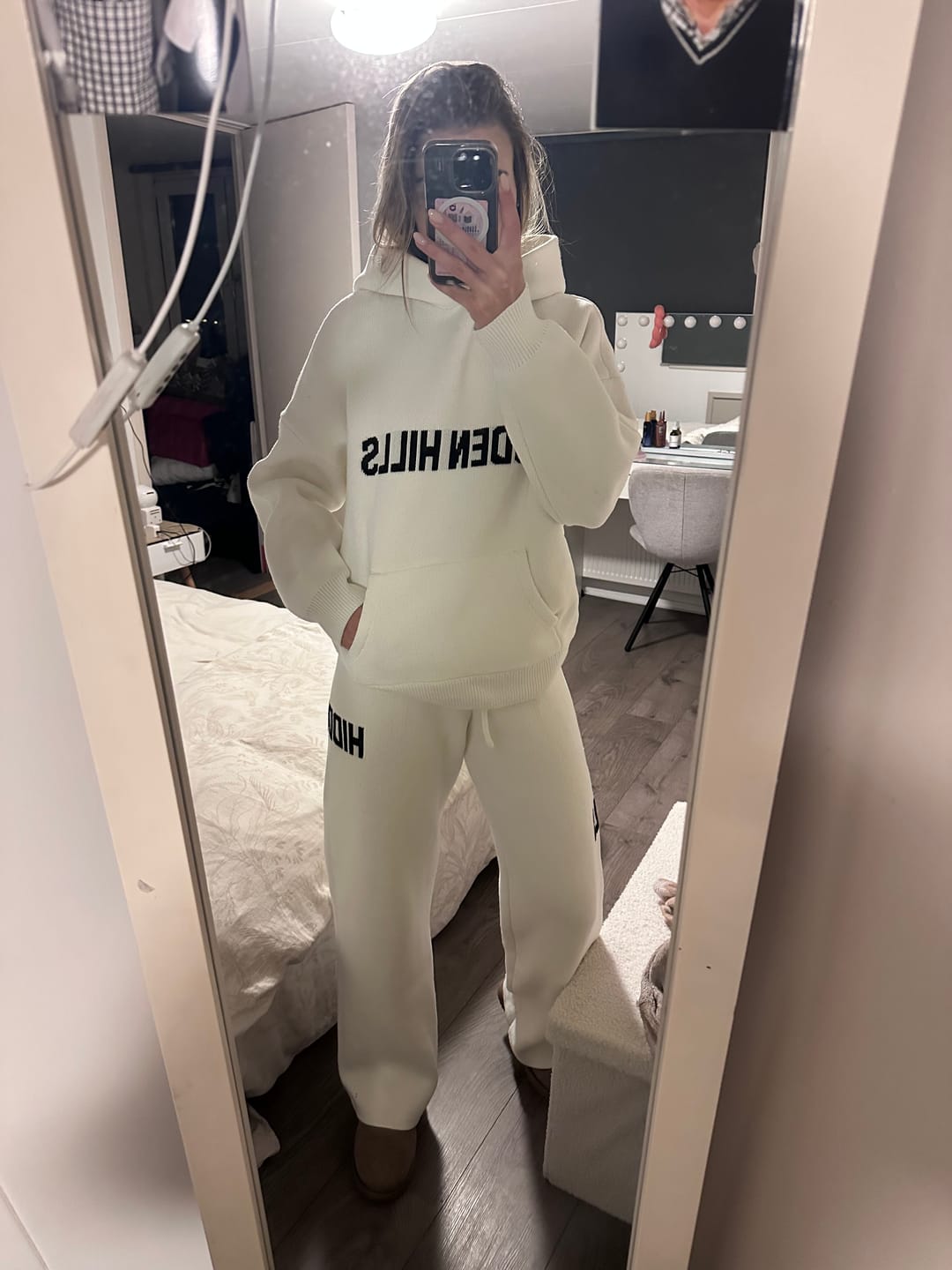 Customer photo review of KNIT SWEATPANTS OFF WHITE
