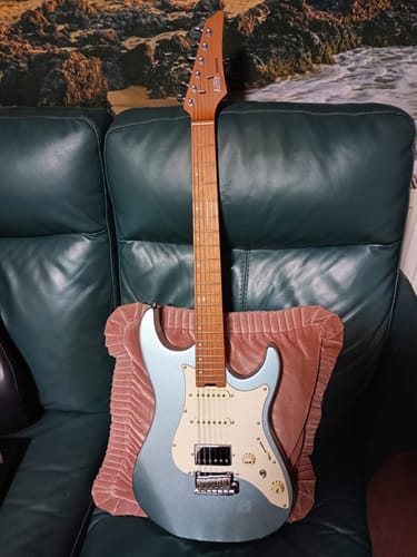 Customer photo review of Donner DST-550 Electric Guitar