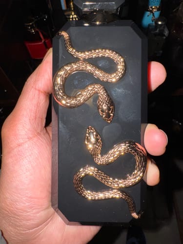 Customer photo review of Maison Fragrance World French Avenue Veneno Extrait De Parfum For Unisex