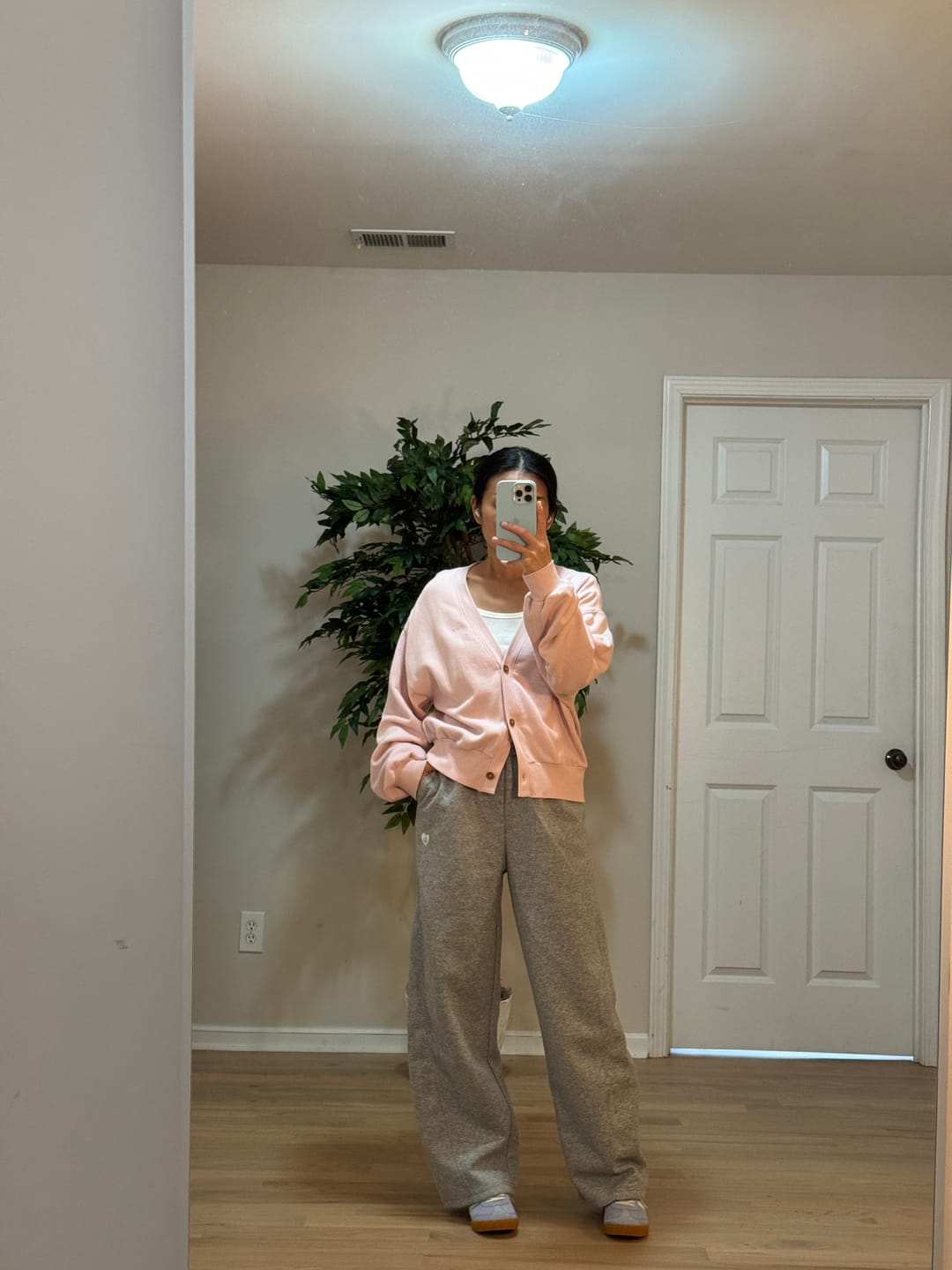 Customer photo review of Aelfric Eden Baggy Sweatpants
