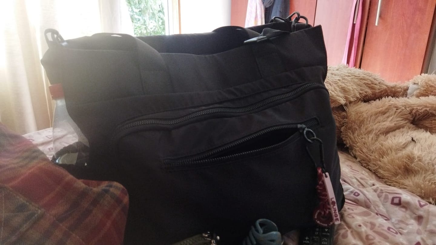 Customer photo review of Cartera De Hombro Notebook Jeans Back To School