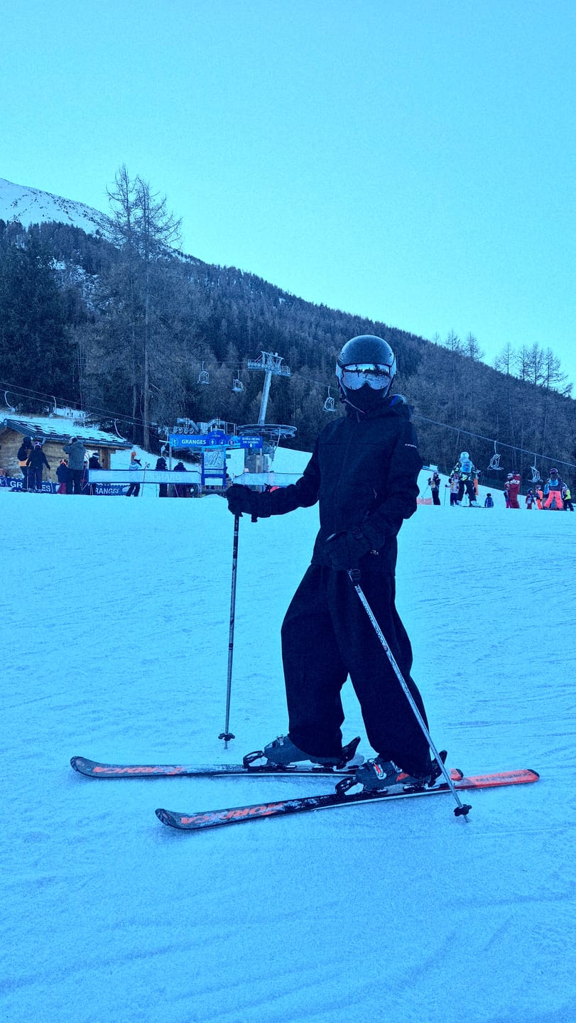 Customer photo review of Men’s Black Baggy Drawstring Durable Snow Pants