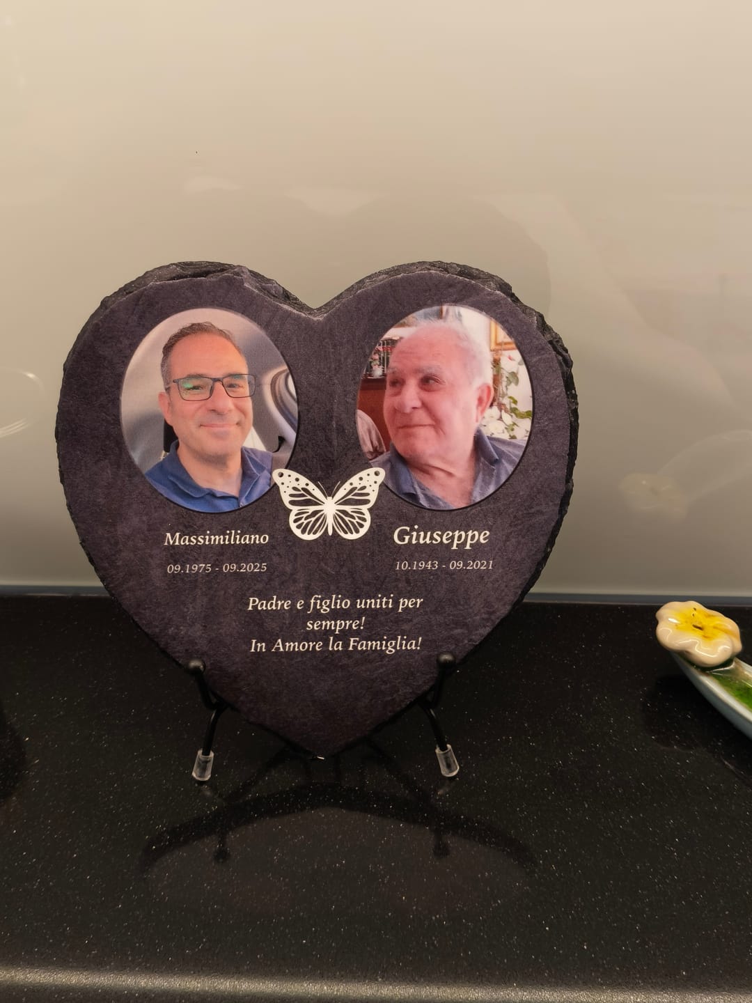 Customer photo review of Unsere Schutzengel - Personalisiertes Trauer Schieferherz für 2 Personen