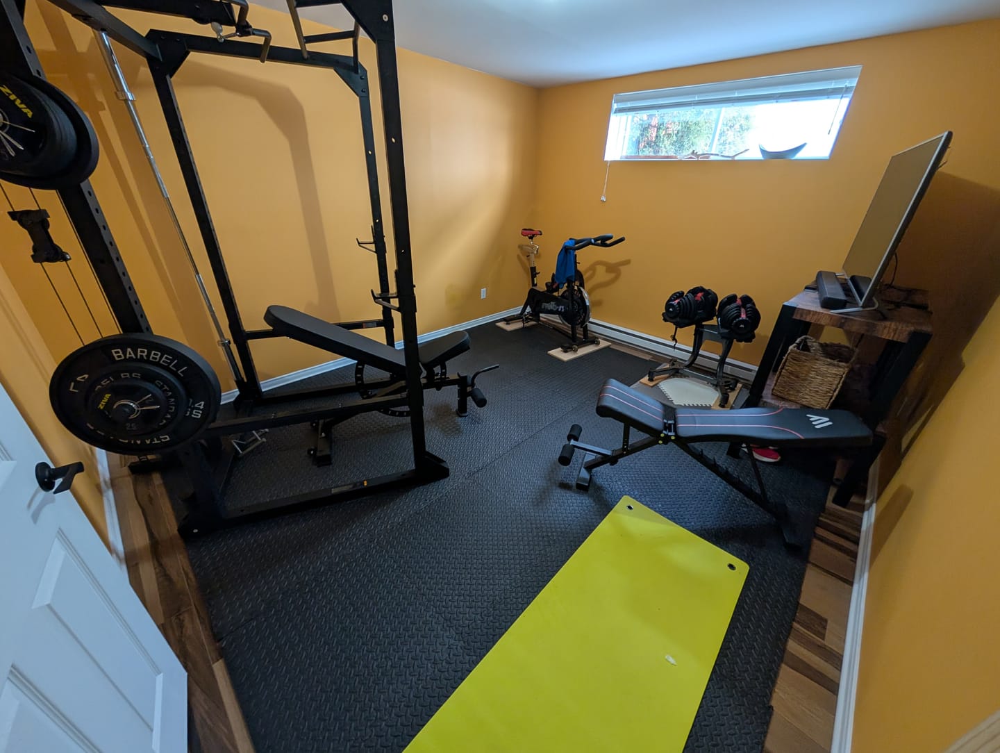 Customer photo review of Olympic Barbell Plus Bundle : Olympic Barbell + Cast Iron Weight Plates Kit 2X45 Lbs , 2X25 Lbs , 2X10 Lbs