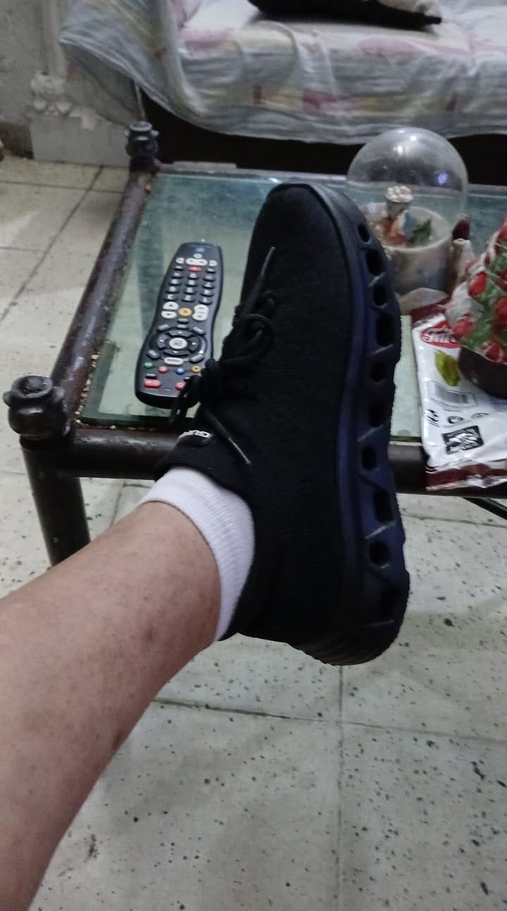 Customer photo review of GUFFO NOVA | Tenis ergonómicos de alto confort