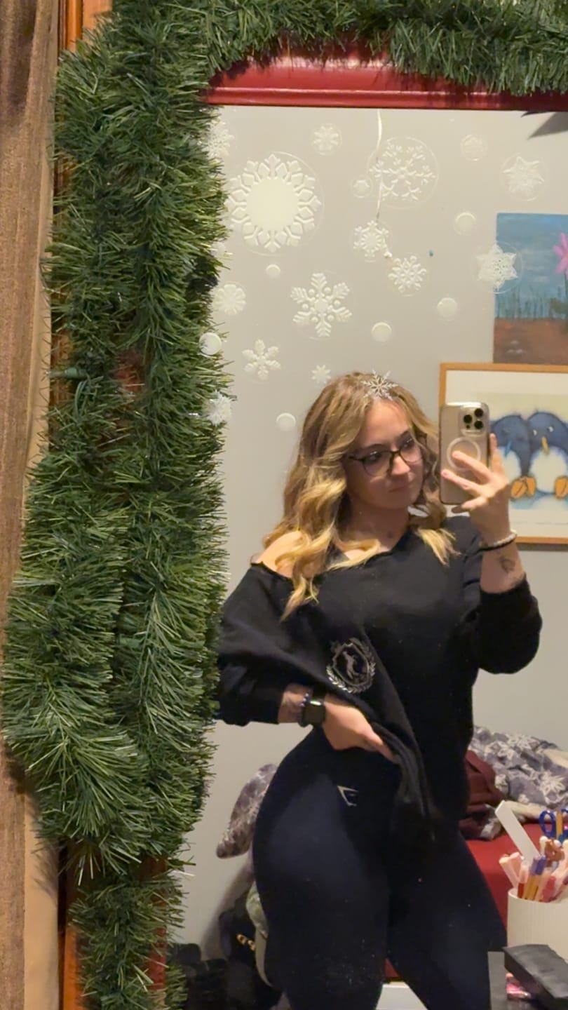 Customer photo review of W5158 - Off-shoulder Pullover