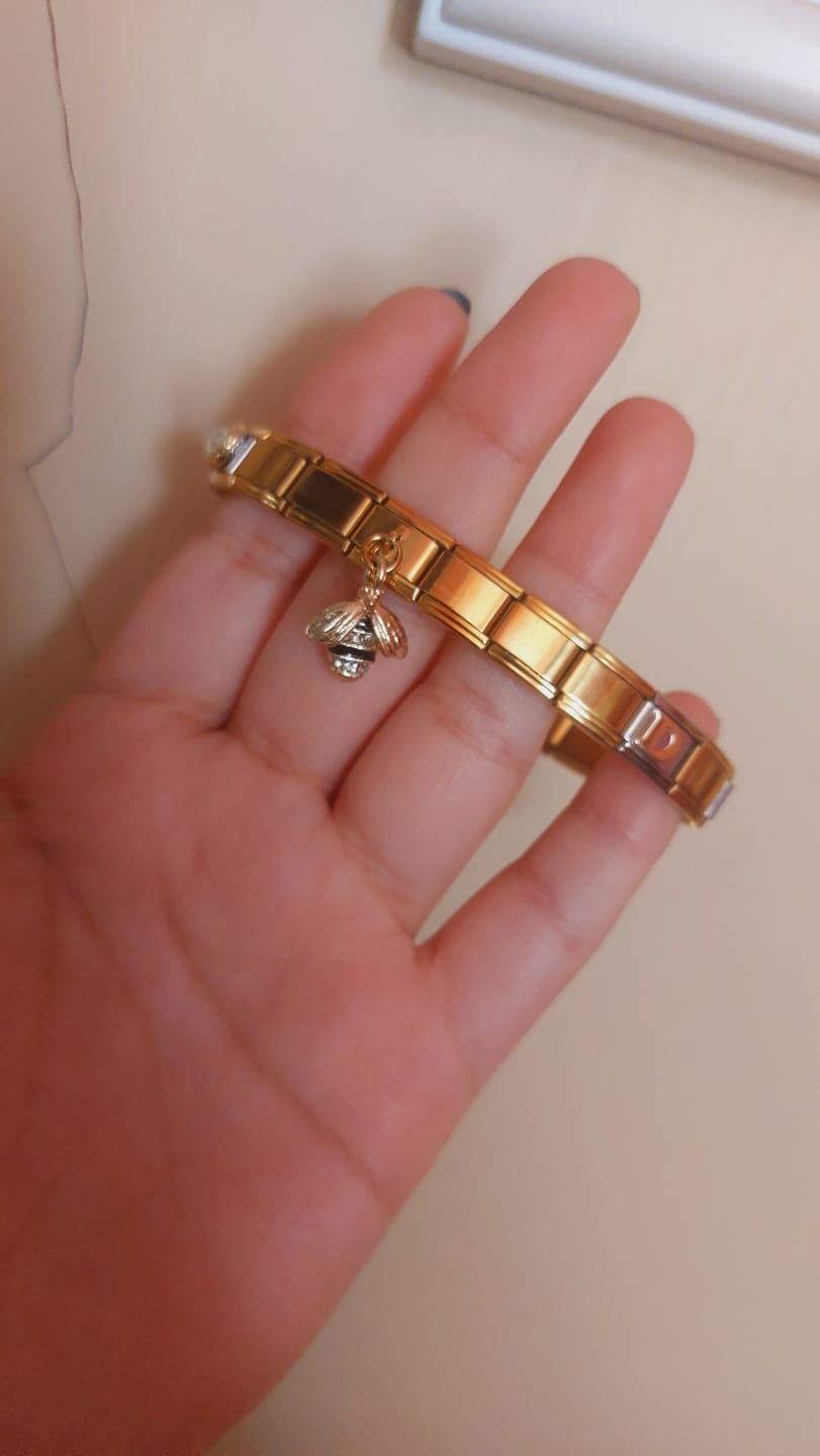 Customer photo review of Charm Colgante abeja dorada