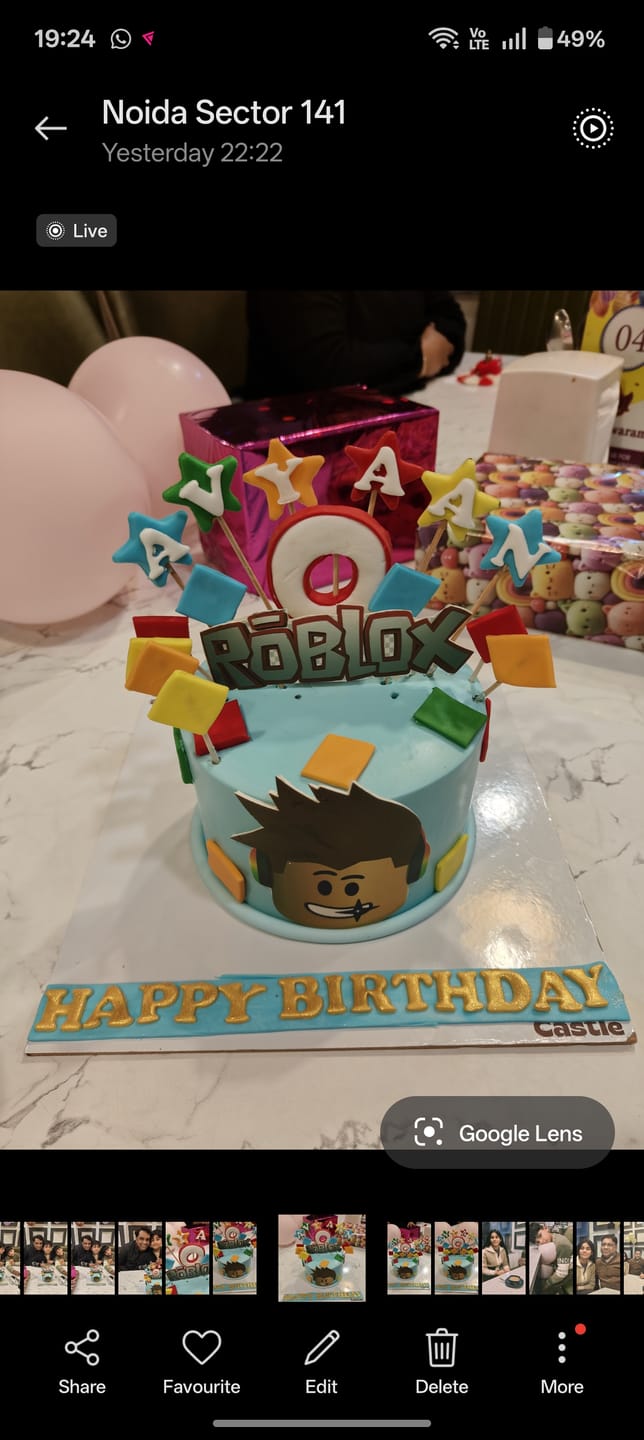 Customer photo review of Roblox Blocks Cake