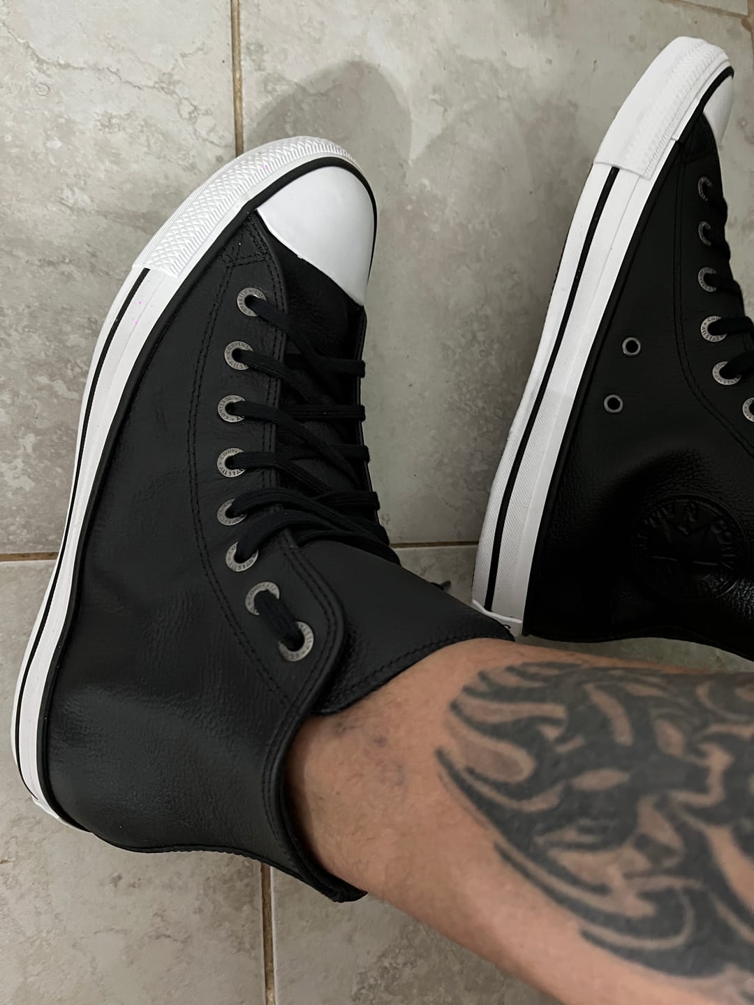 Customer photo review of Zapatillas Converse Chuck Taylor Hi Leather Cuero Negro Blanco