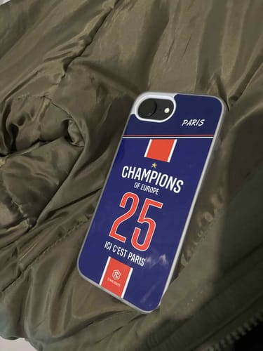 Customer photo review of Coque foot PARIS SG COLLECTOR CHAMPIONS D'EUROPE CHAMPIONS LEAGUE 2025 MAILLOT - TEAMCOQUES