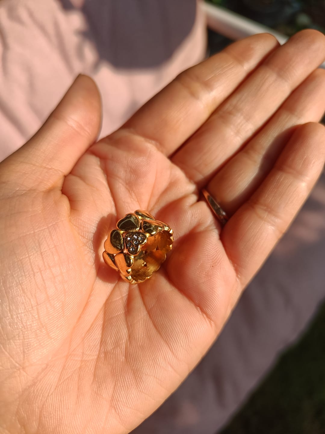 Customer photo review of Gold Hearts Band Ring