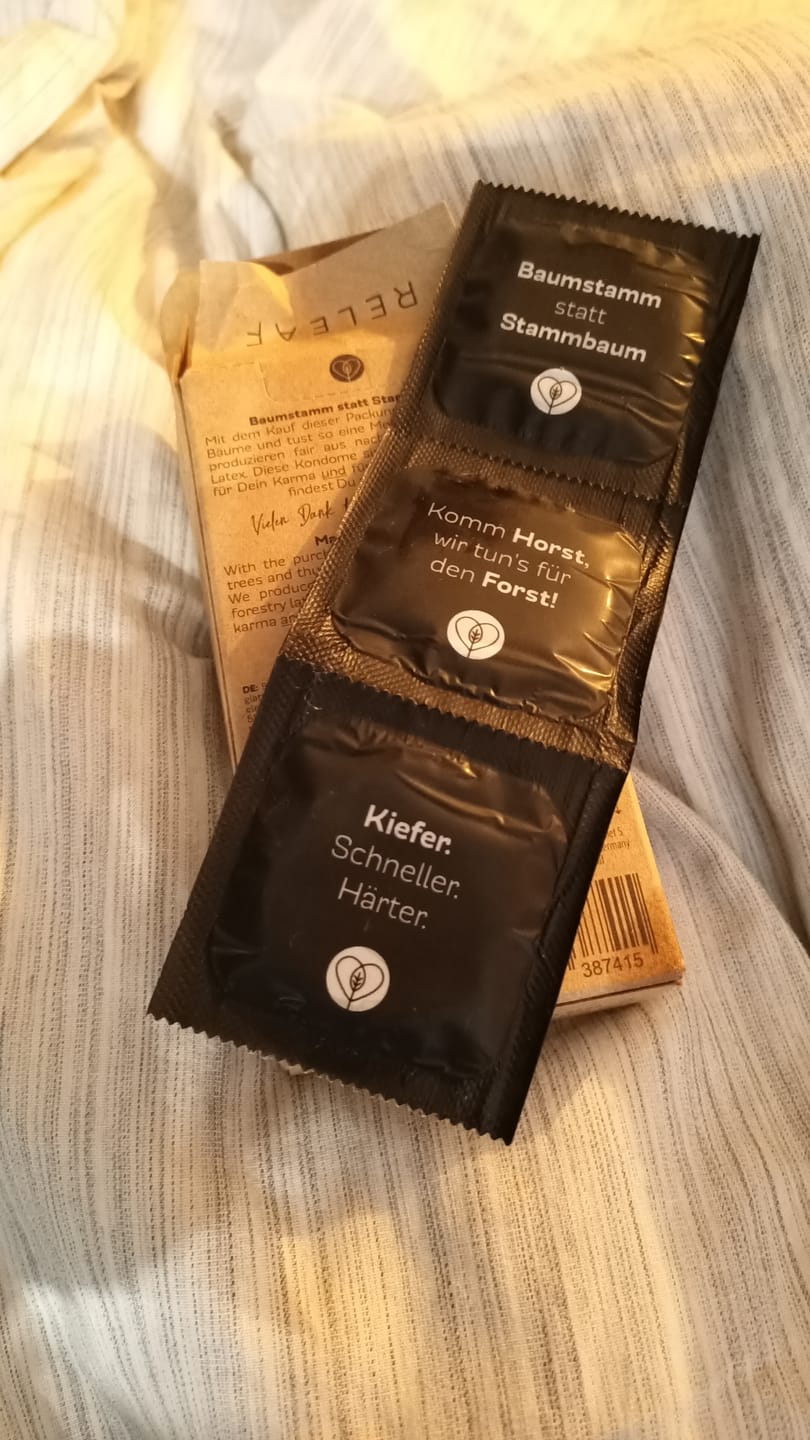Customer photo review of Releaf | Baumpflanzende Kondome