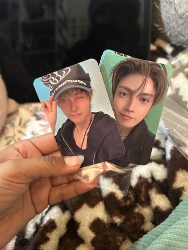 Customer photo review of SINGLES Japan - ATEEZ Hongjoong Cover 2 types [DEC issue 2025]