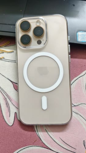 Customer photo review of Anti Yellow Magsafe Clear Transparent Case - Iphone 16 pro (Transparent CRYSTAL WHITE TITANIUM)