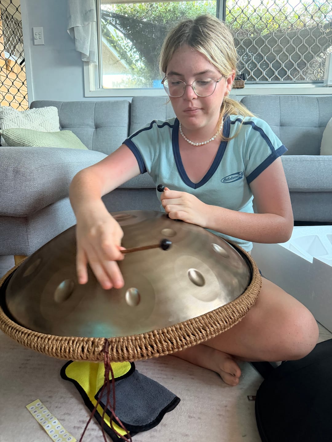Customer photo review of Riza Handpan 12-Note D Kurd Beginner Cosmic Gold 55cm