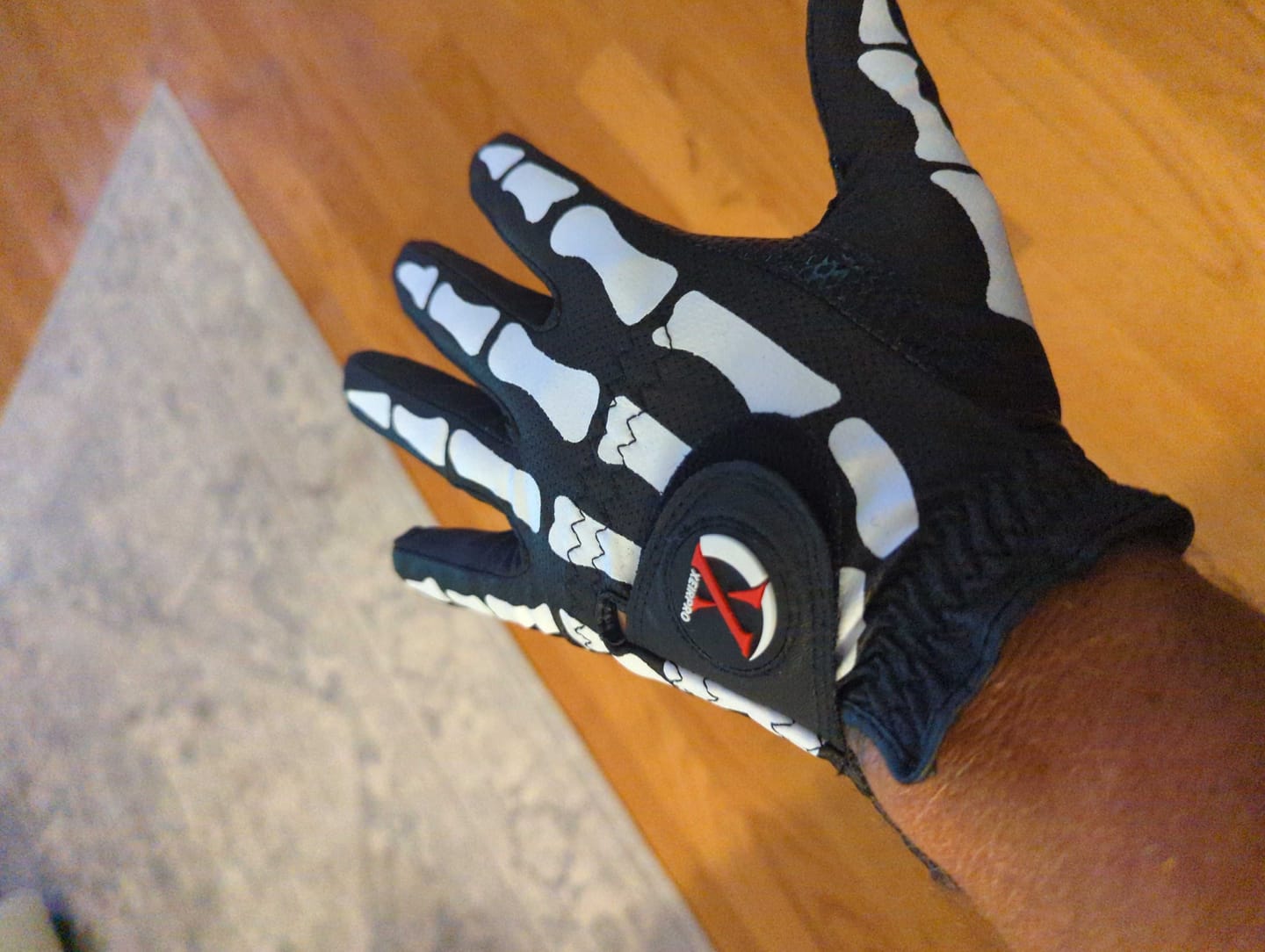 Customer photo review of XEIR PRO Men's Death Grip Golf Gloves (Black & White, 2 Pack)