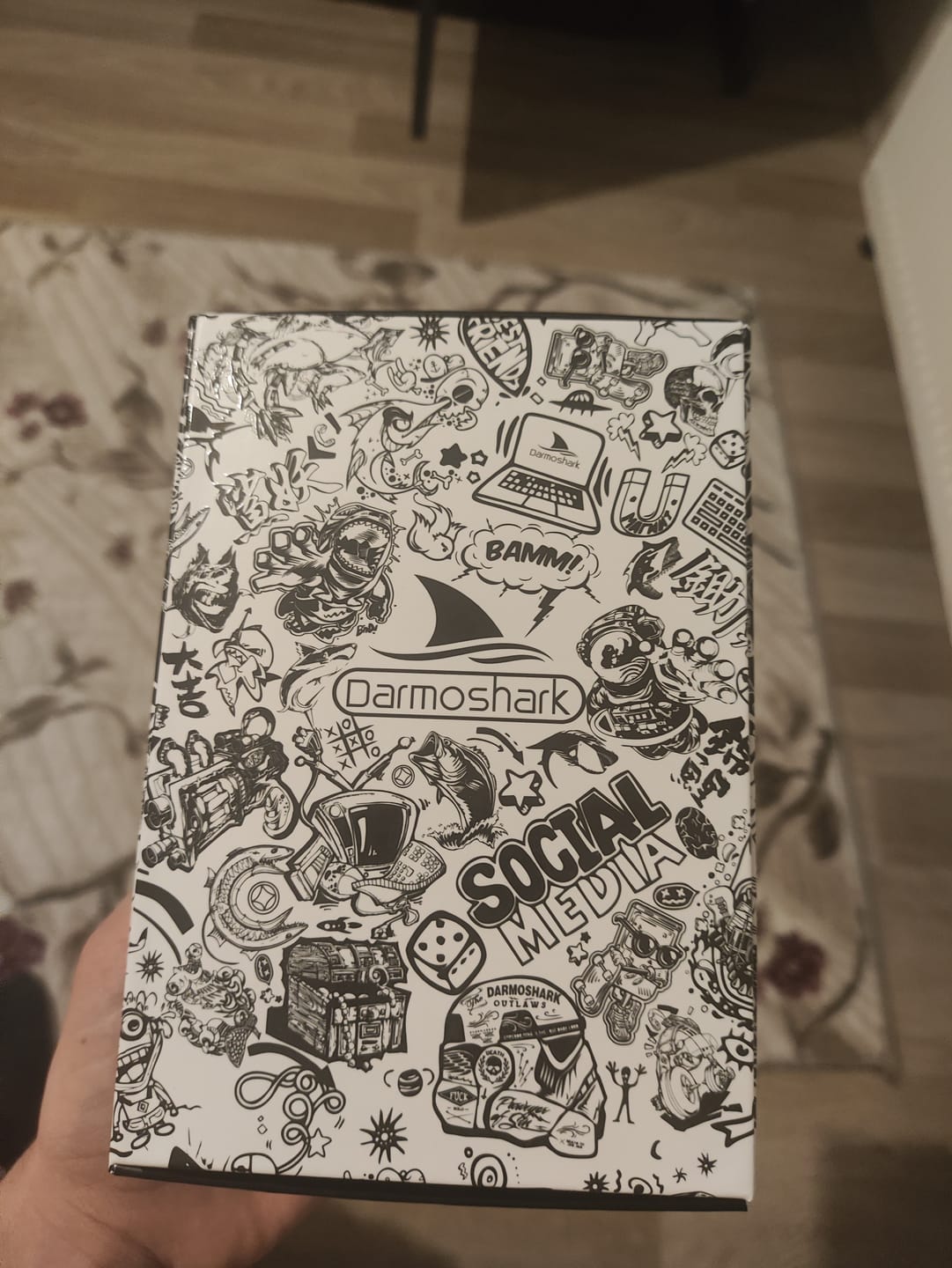 Customer photo review of Darmoshark M3 V2 Wireless Mouse