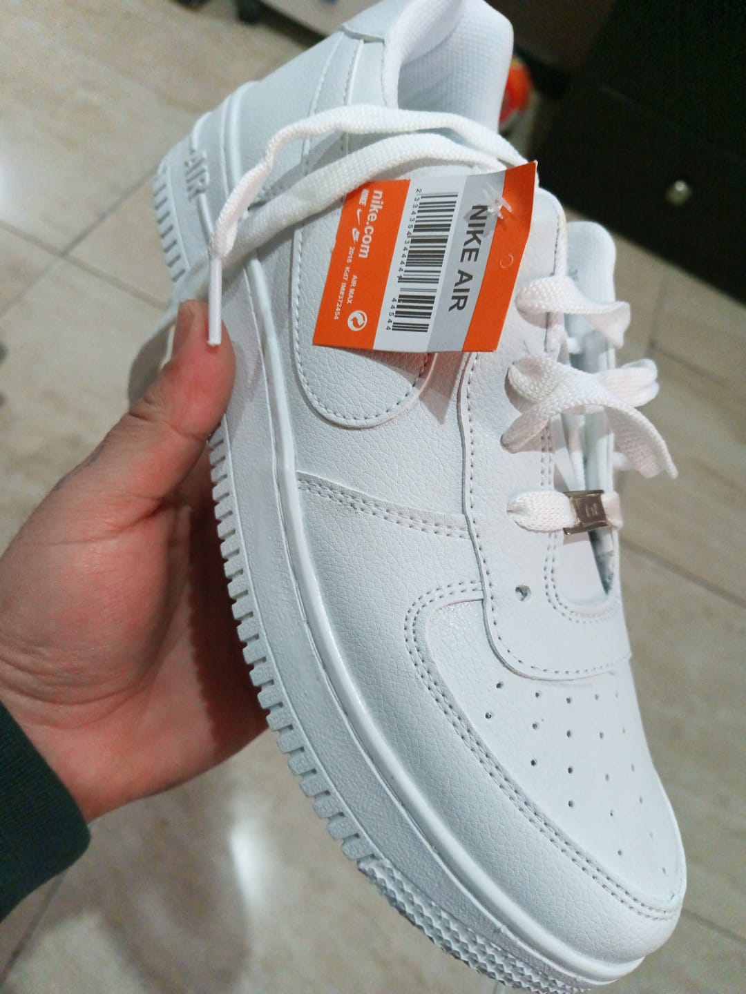 Customer photo review of Tenis 270 Blanco Total