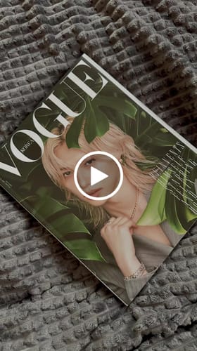 Customer video review of VOGUE - STRAY KIDS Felix COVER [DEC issue 2025] (With Translation)