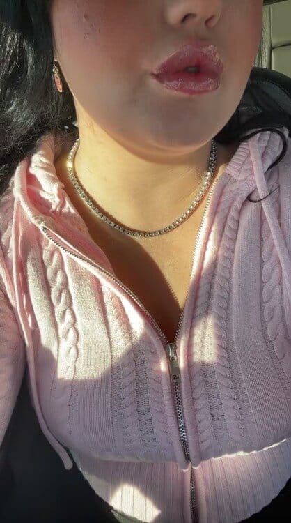 Customer photo review of 3MM 4MM 5MM 6.5MM Moissanite Tennis Chain Necklace