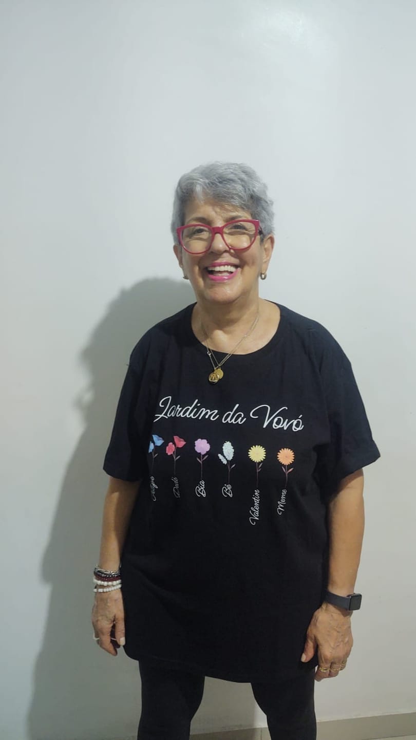 Customer photo review of Camiseta Personalizada Jardim da Vovó - PRETA - Algodão 100%