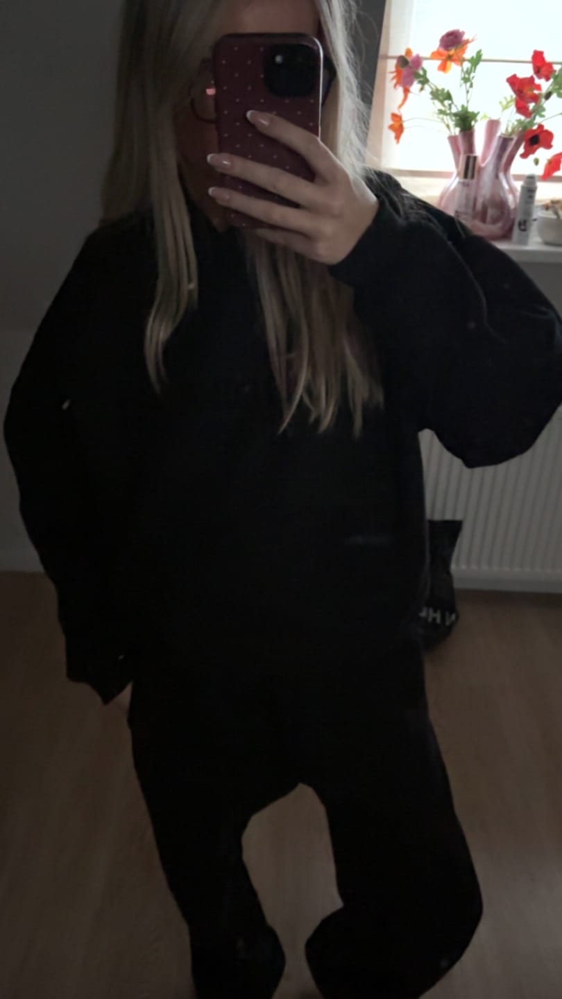 Customer photo review of BASICS HOODIE BLACK
