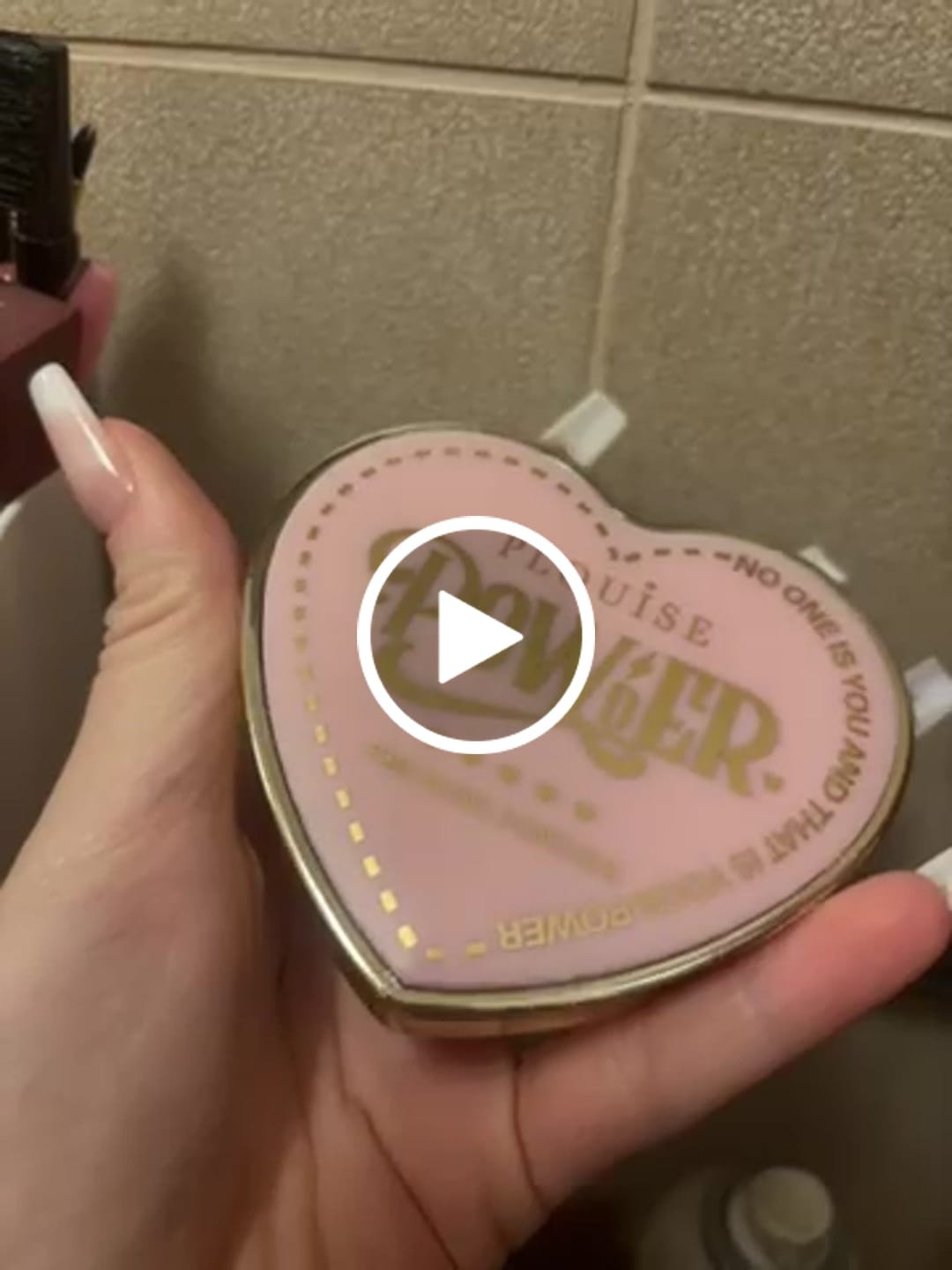 Reseña en vídeo del cliente del kit de lápiz labial y delineador de labios Kiss and Makeup de P. Louise