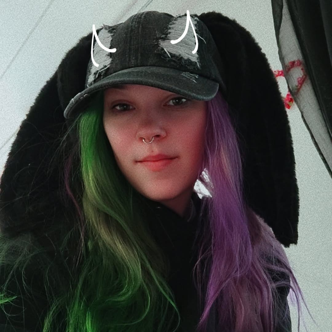 Customer photo review of Maggie Dark Green Direct Hair Color