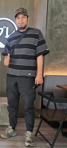 Customer photo review of New Era Multi Border Black Oversized Short Sleeves T-Shirt