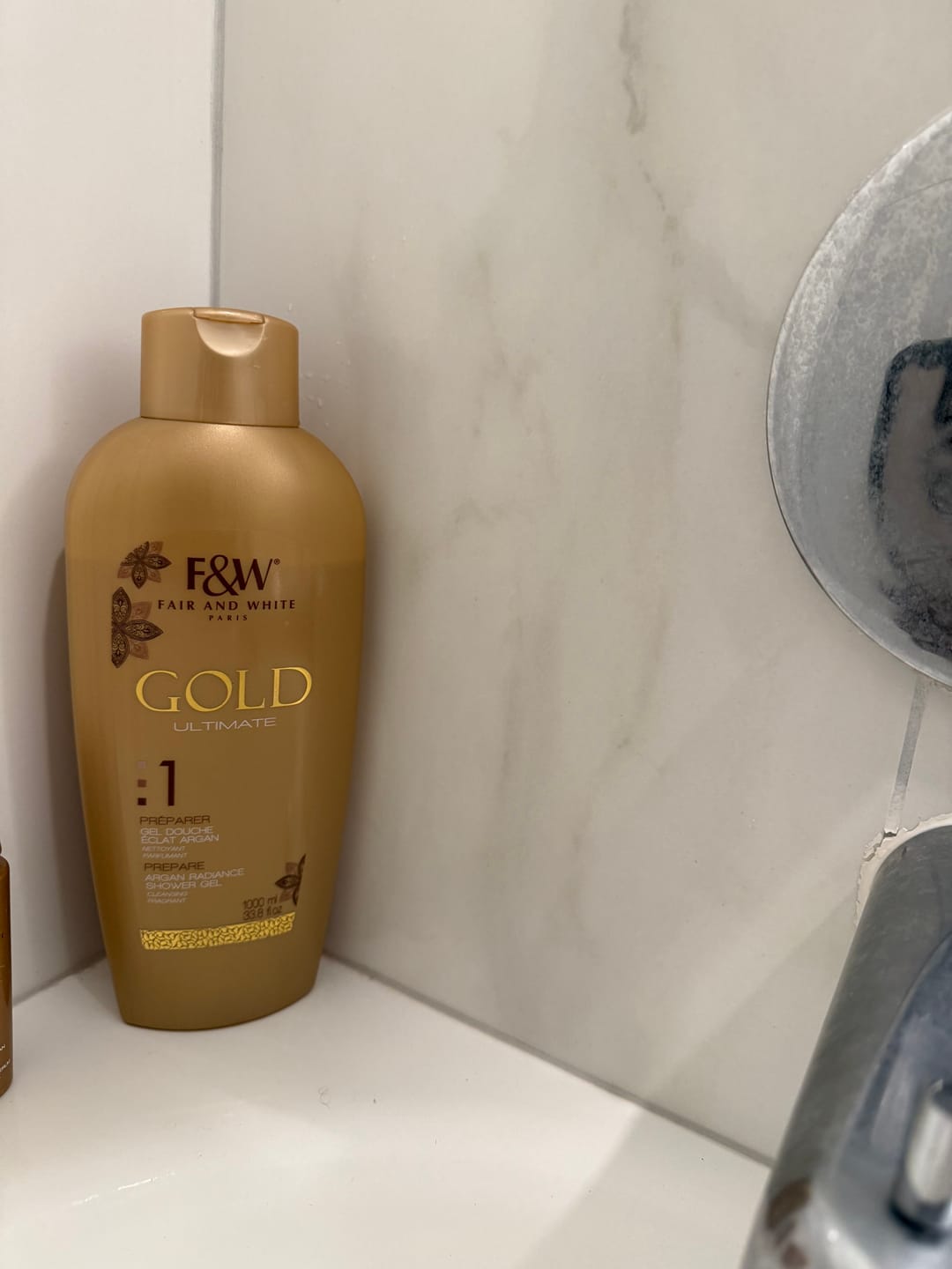 Customer photo review of Fair and White 1: Gold Argan Shower Gel 1000ml / 33.81 fl Oz