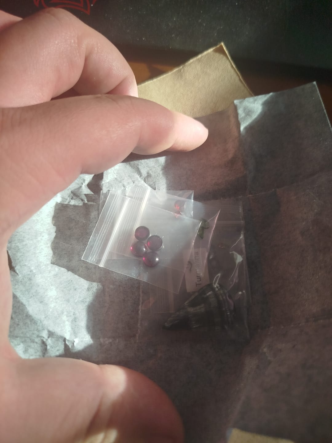 Customer photo review of CABUCHON GRANATE NATURAL 6 MM
