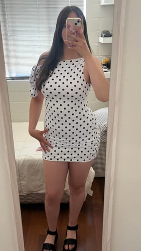 Customer photo review of VESTIDO ISABELLA LUNARES BLANCO