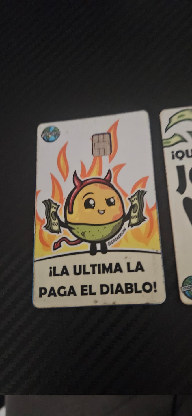 Customer photo review of La Última La Paga el Diablo - Sticker para Tarjeta de Crédito