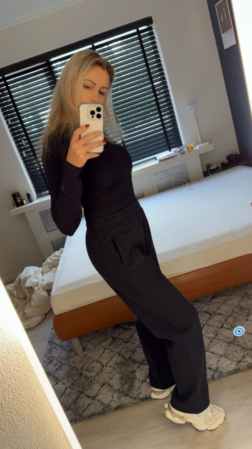 Customer photo review of BASICS STRAIGHT LEG SWEATPANTS NAVY