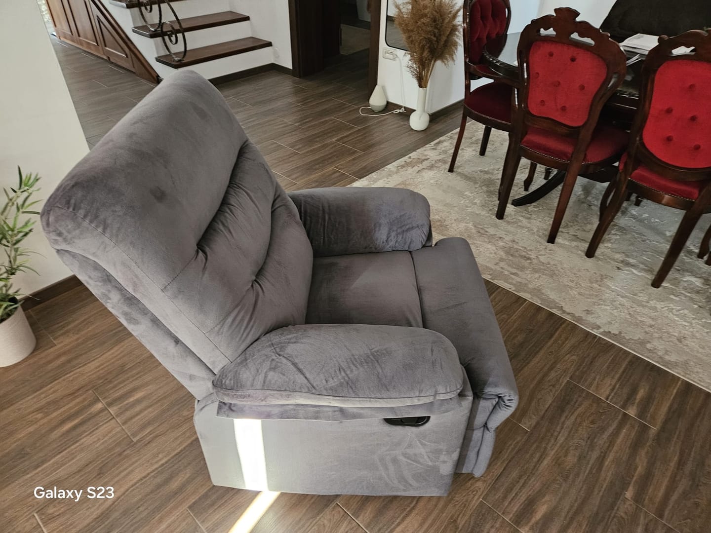 Customer photo review of Fotoliu rabatabil DRAGER, gri/negru, stofa catifelata/metal, 88x90/160x105 cm