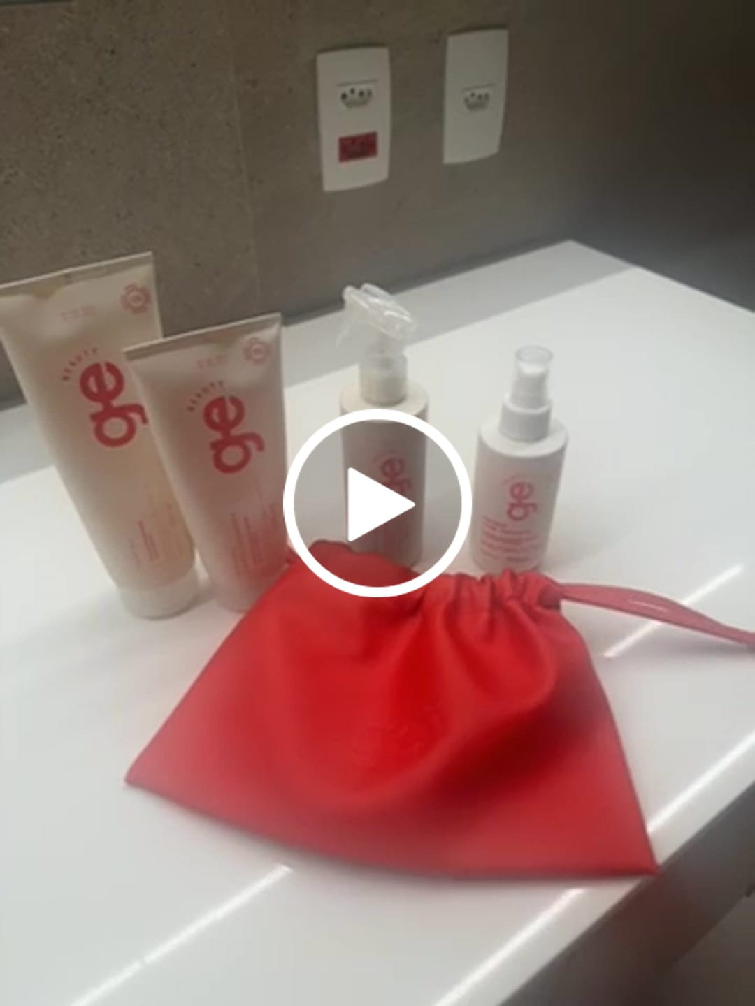 Customer video review of nécessaire clutch mini