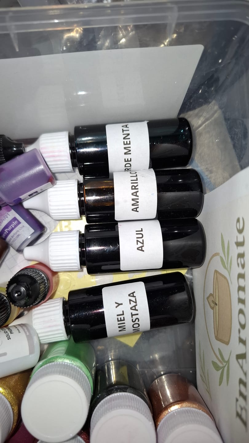 Customer photo review of Colorante líquido para velas MIEL Y MOSTAZA
