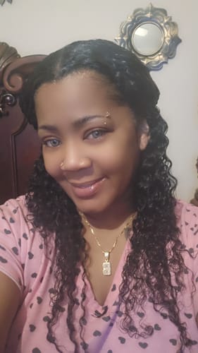 Customer wearing the Citha Hazel Brown contact lenses, showing their vibrant light hazel color.