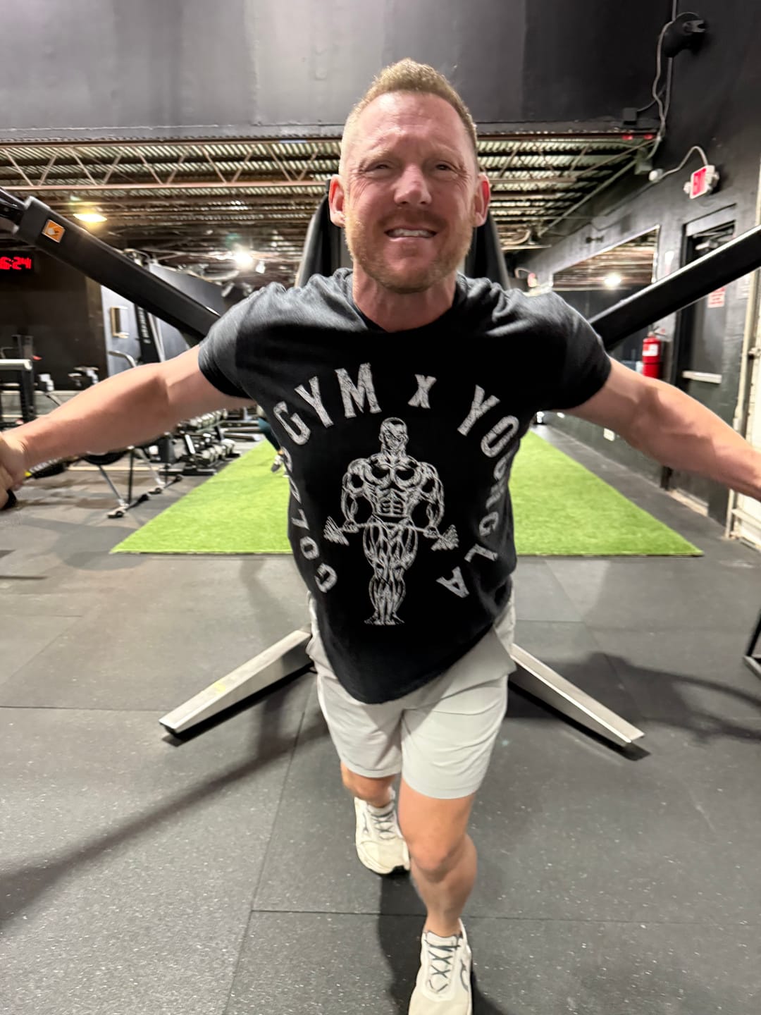 Customer photo review of 4206 - Gold's Gym Heather Tees