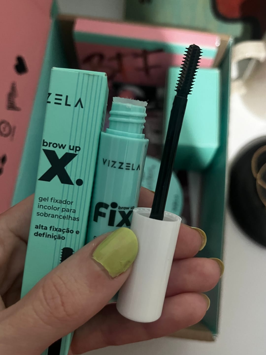 Customer photo review of Brow Up Fix - Gel Fixador para Sobrancelhas – Vizzela