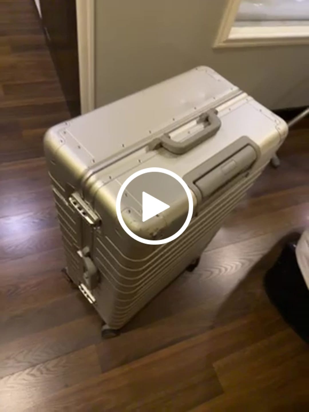 Customer video review of Check-in: Aluminum 28"