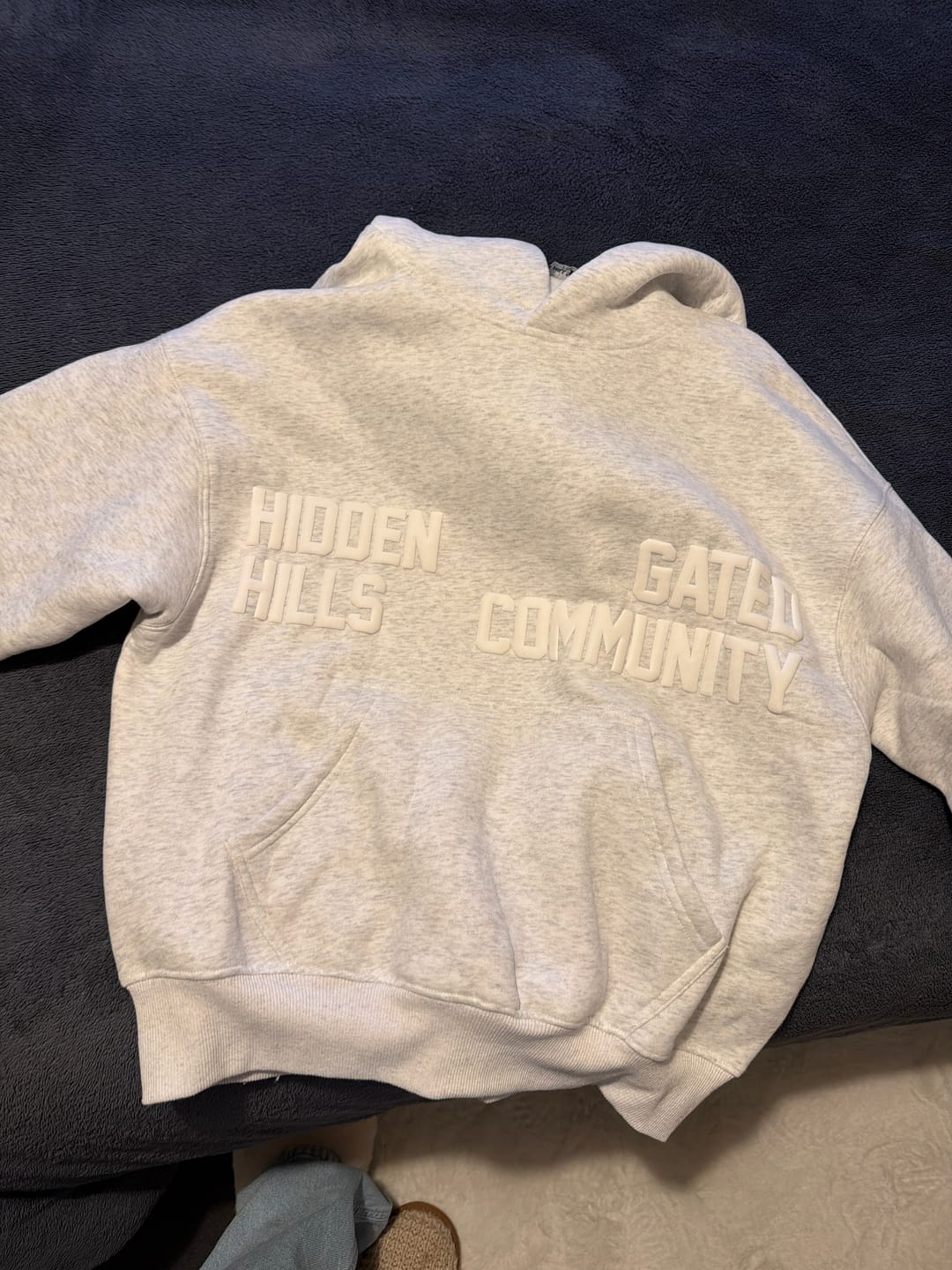 Customer photo review of GATED COMMUNITY HOODIE LIGHT GREY